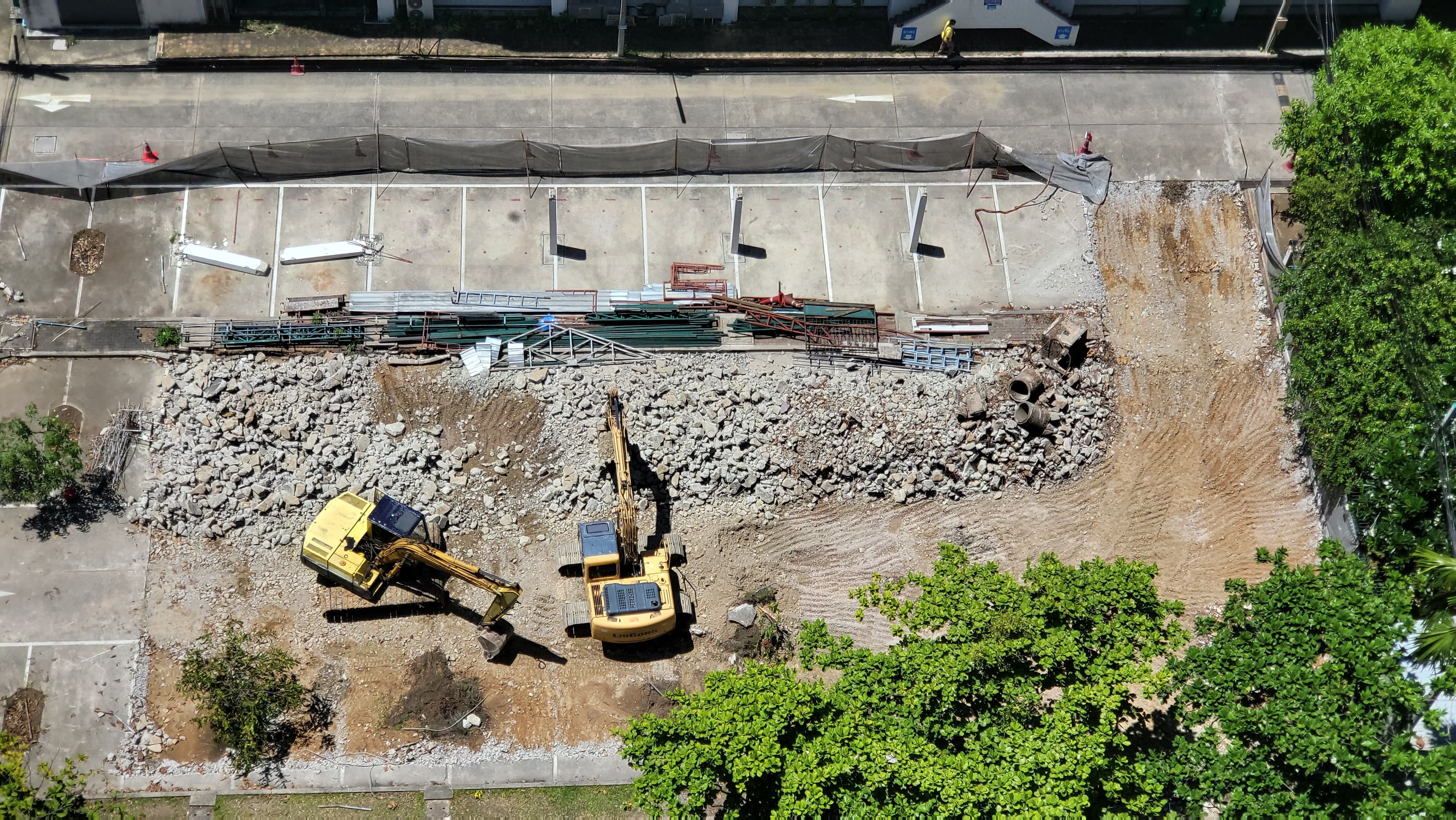 Earthwork and grading equipment